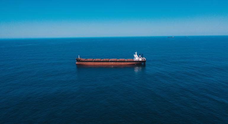 Tripulação abandona navio grego no Mar Vermelho após ataque de rebeldes houthis