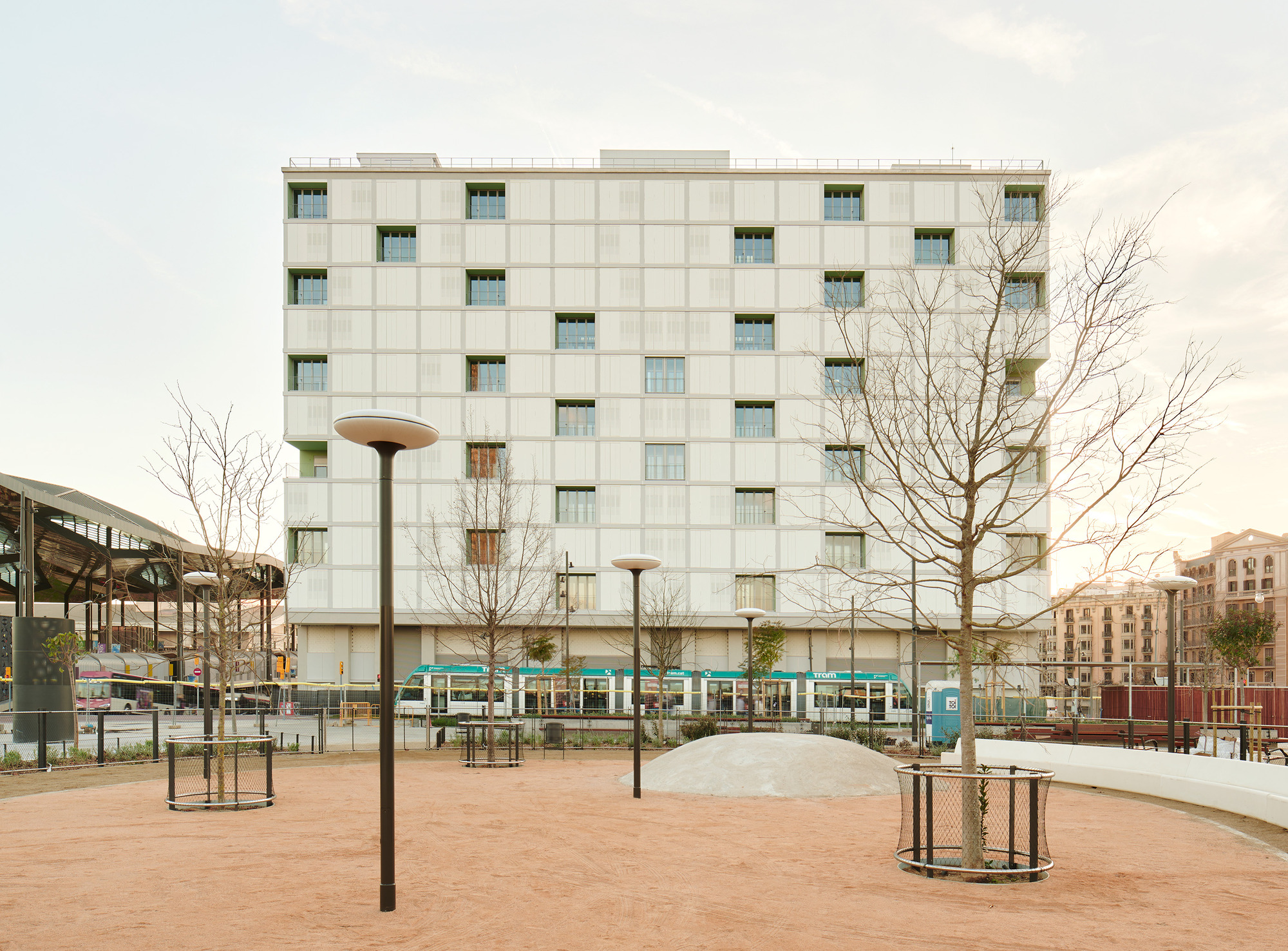 Glories Square 60 Unidades de habitação social / Sv60 Arquitectos
