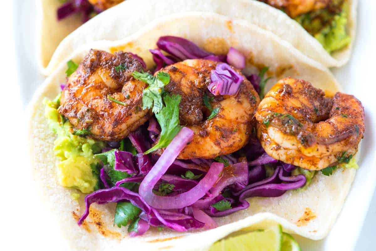 Tacos de camarão chile com receita de salada