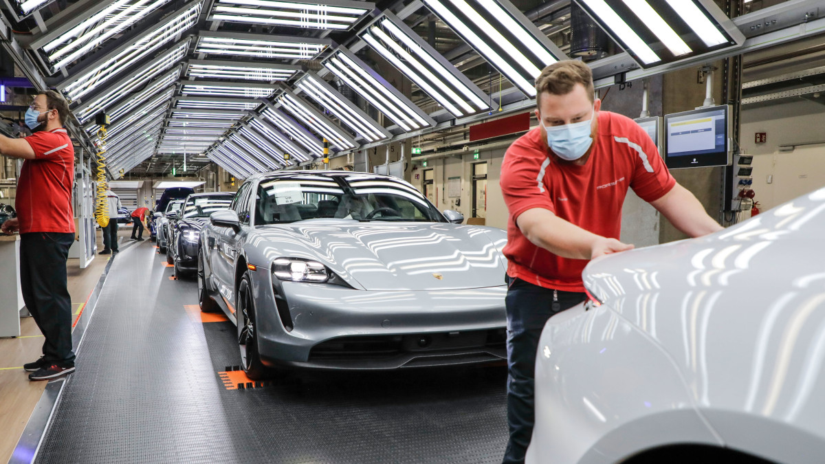 Porsche planeja mais cortes em meio a um mergulho crítico de vendas e atingido tarifário