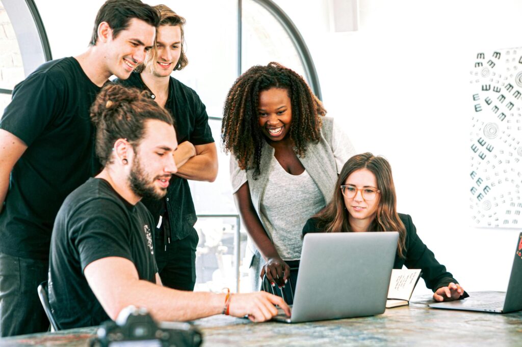 Como as startups podem construir um mecanismo de marketing sem explodir seu orçamento