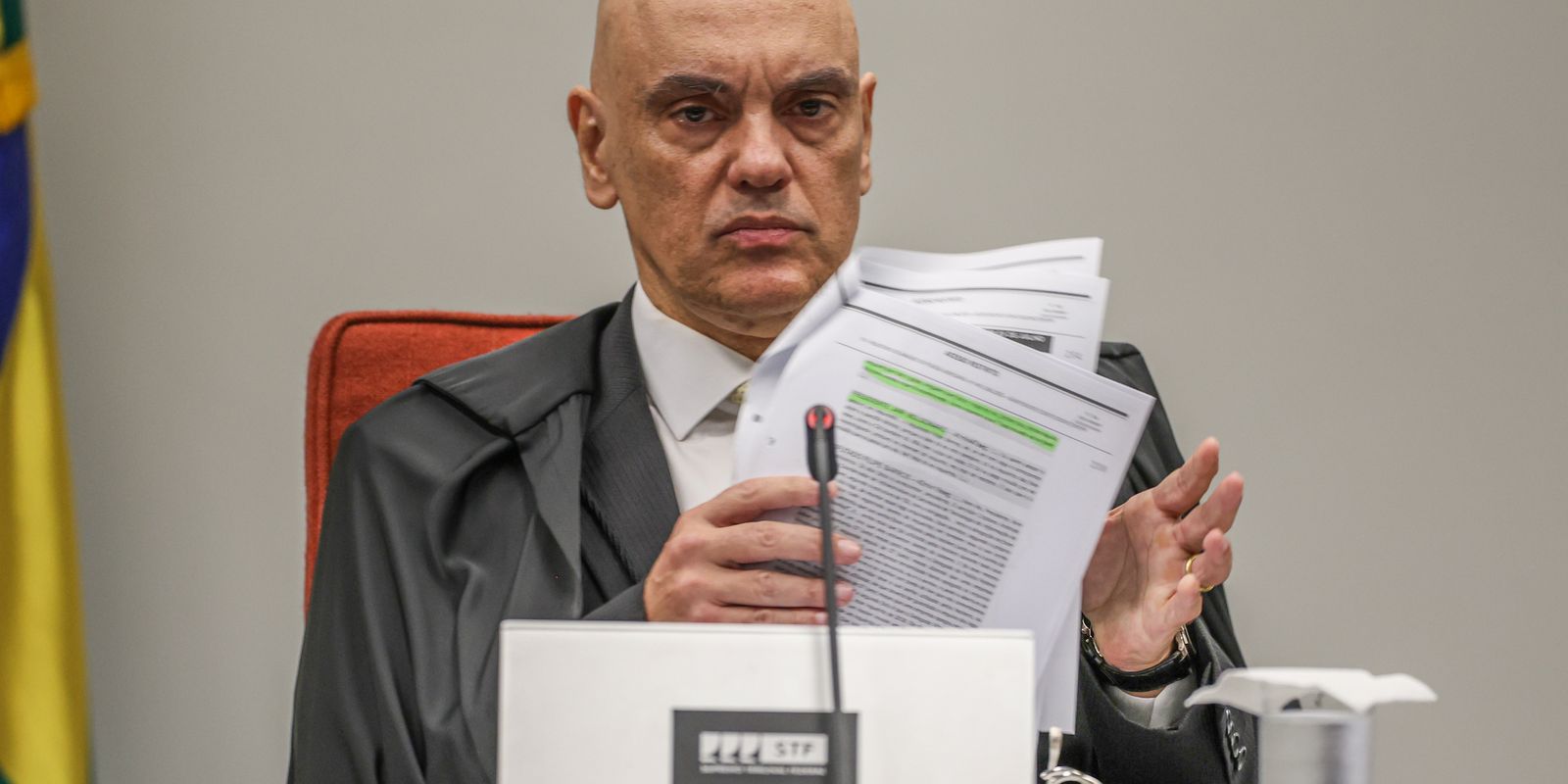 Ex-assessor de Bolsonaro continuará preso, decide Alexandre de Moraes