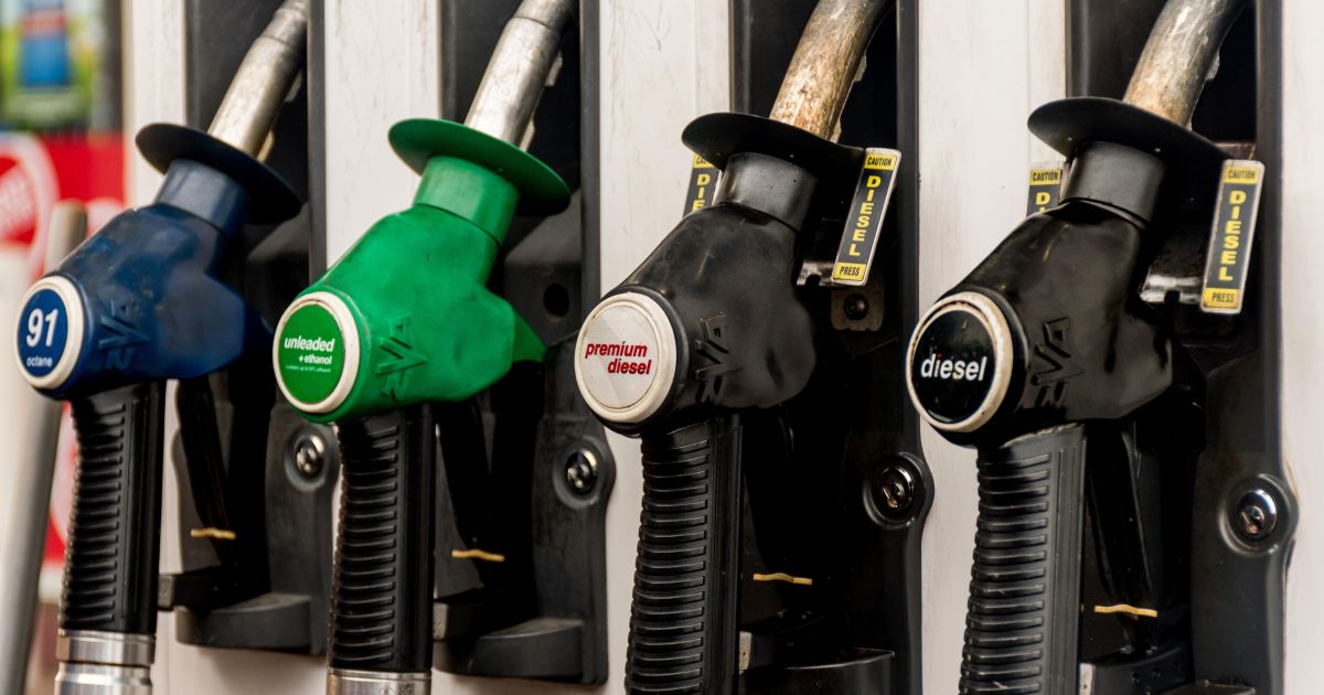 Os preços a gasolina e diesel a subir após outro aumento de consumo de combustível