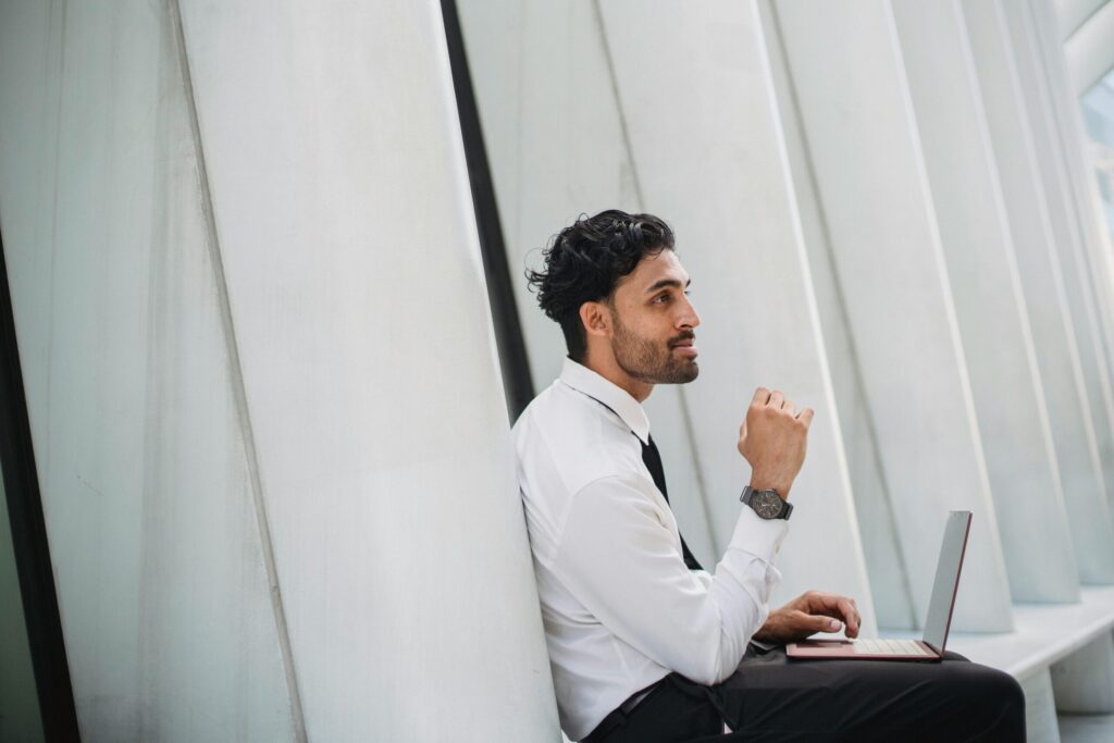 Como as startups podem competir em mercados lotados com estratégias on -line inteligentes