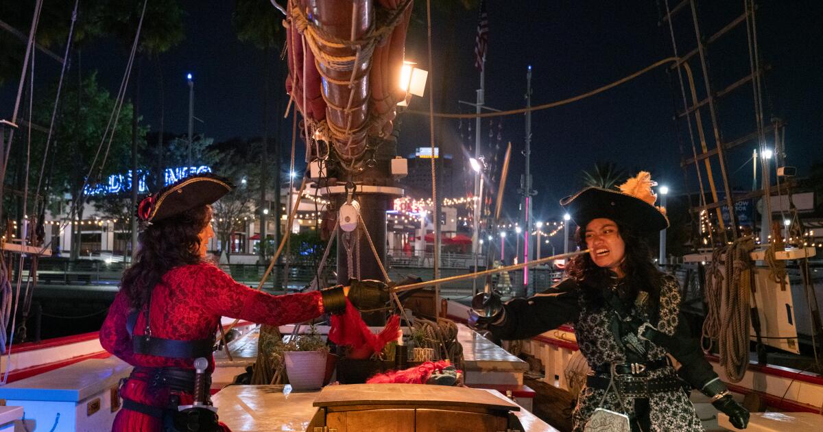 ‘Pirates Wanted’ é um show interativo a bordo de um navio de longa praia