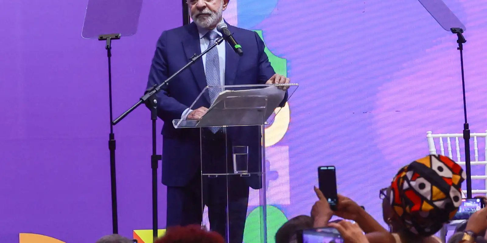 Lula abre conferência e sanciona ampliação da licença-maternidade