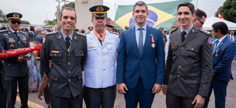 Diretor-geral da ANTT, Guilherme Theo Sampaio, é condecorado com Comenda do Mérito Bombeiro Militar em Brasília — Agência Nacional de Transportes Terrestres
