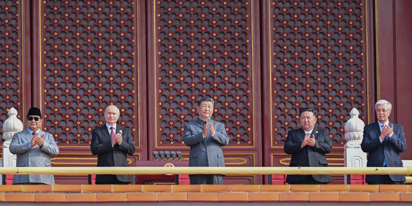 China faz desfile do Dia da Vitória e promete desenvolvimento pacífico