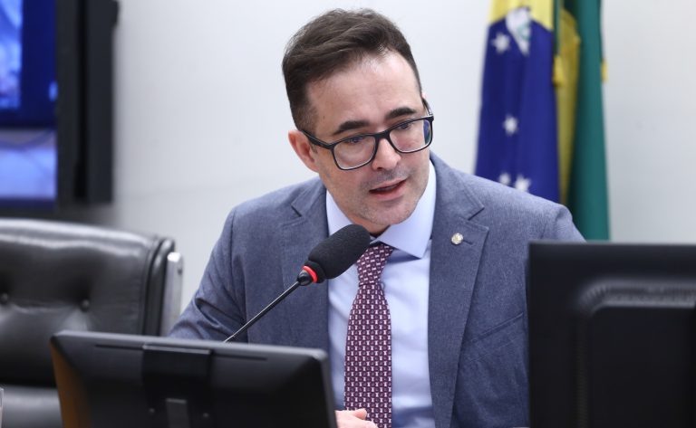 Comissão aprova autorização para refugiados trazerem animais ao Brasil – Notícias