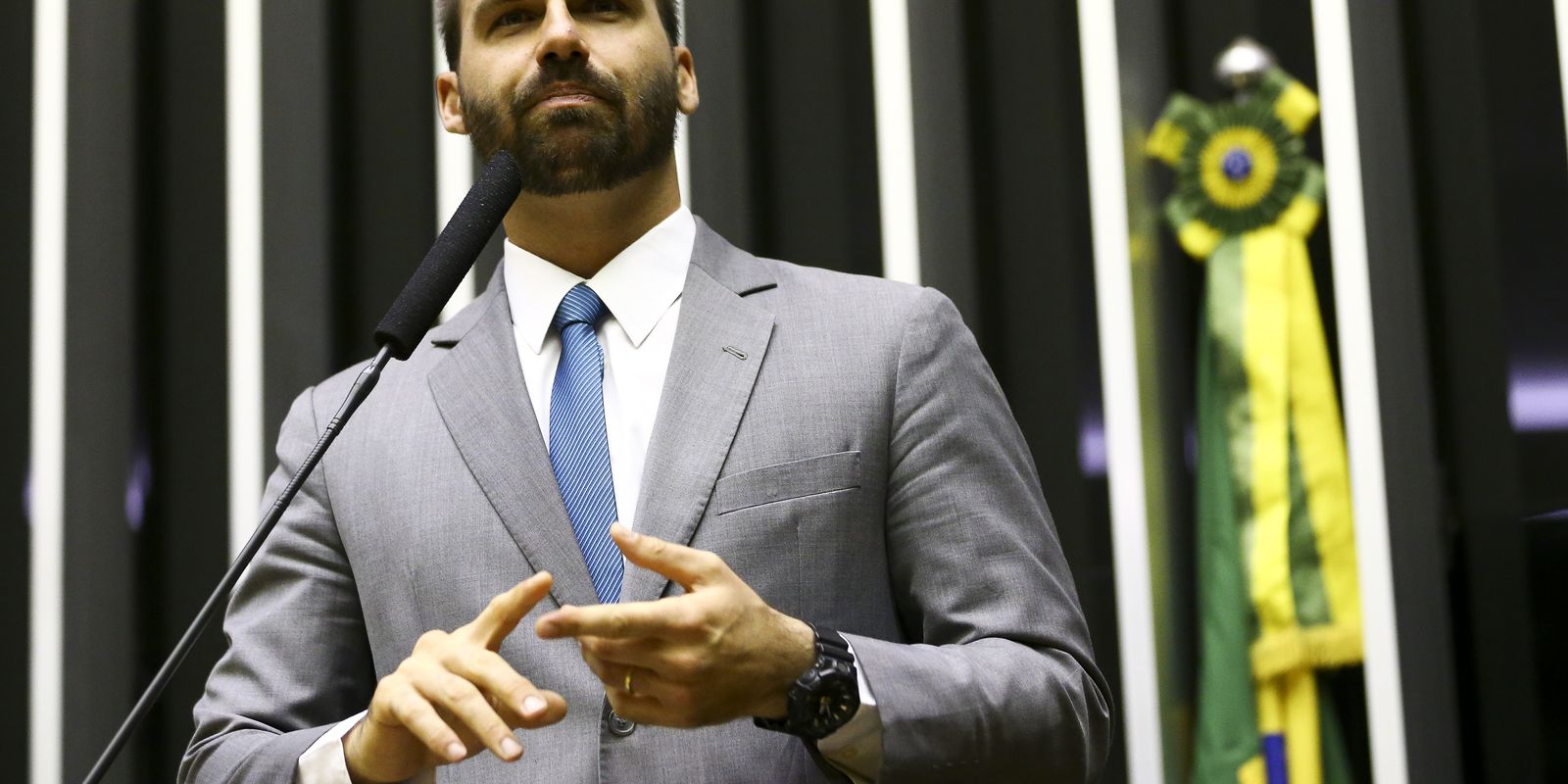 Câmara deve ser comunicada sobre denúncia contra Eduardo Bolsonaro