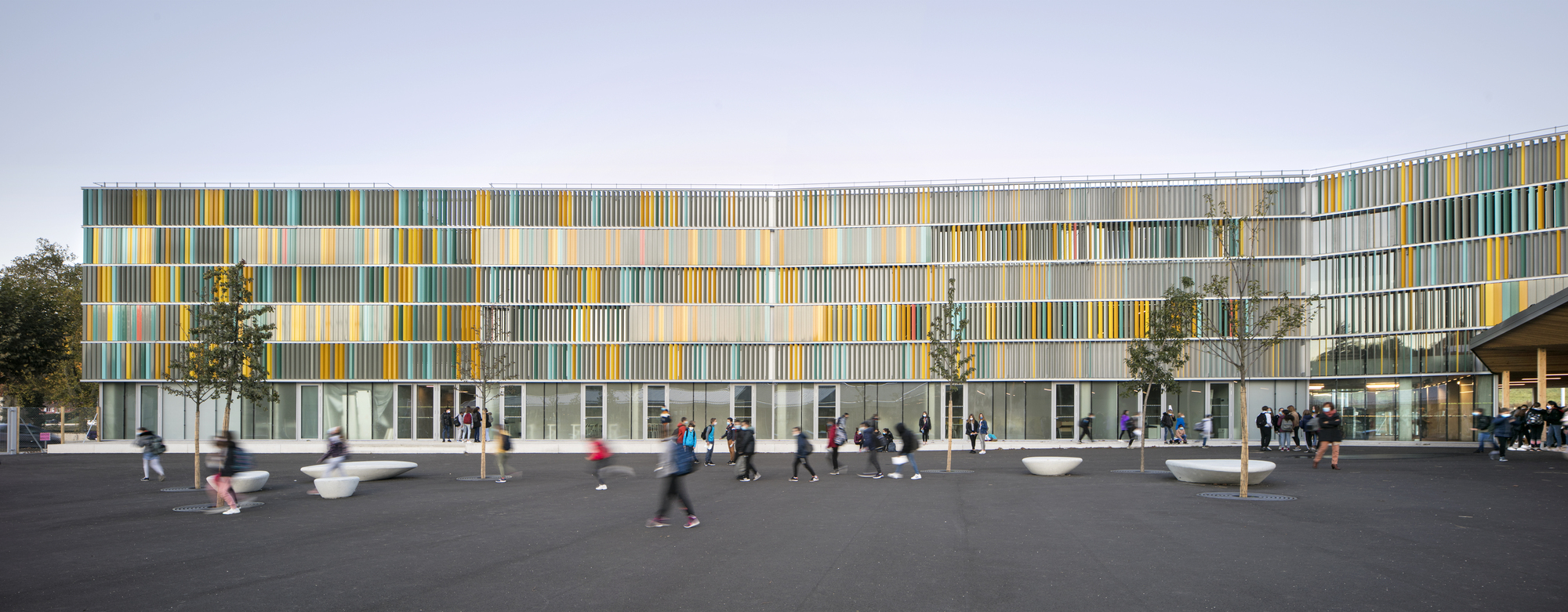 Uma nova faculdade em uma aldeia francesa / arquitetura Coco + Jean de Giacinto composto