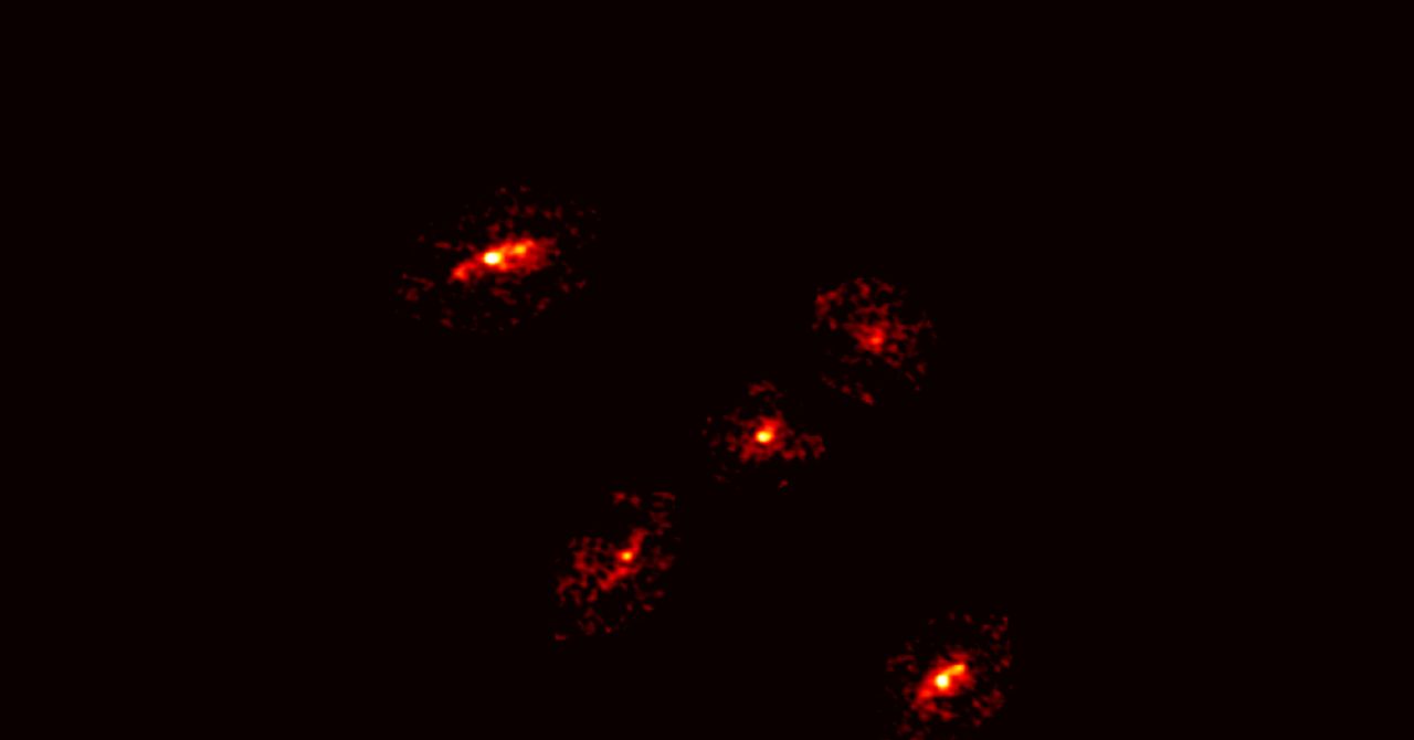 Uma recém -descoberta ‘Einstein’s Cross’ revela a existência de um halo de matéria escura gigante