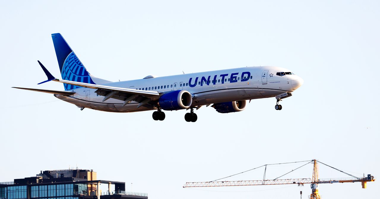 Objeto misterioso do ‘espaço’ atinge voo da United Airlines sobre Utah