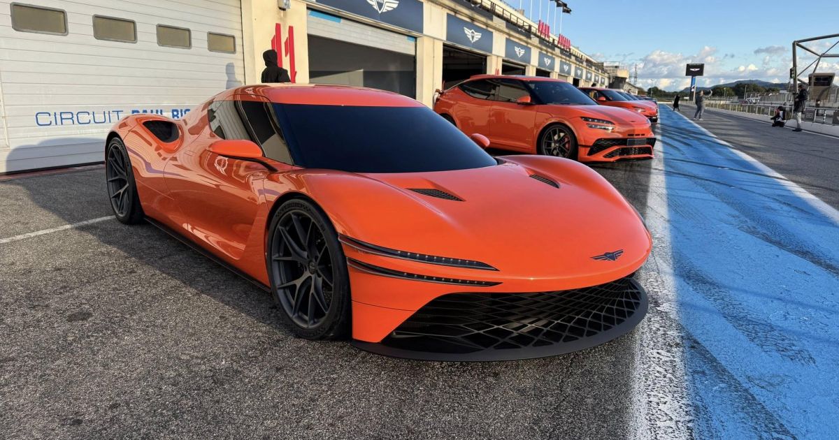 Genesis sugere um piloto GT3, além de uma longa lista de veículos rodoviários GT