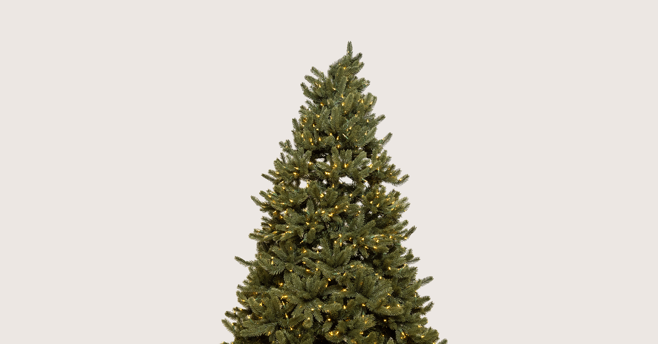A promoção da Black Friday de Balsam Hill começou. Economize 40% na melhor árvore de Natal falsa
