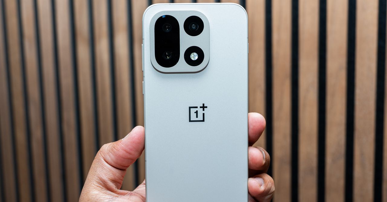 Análise do OnePlus 15: um telefone com bateria de dois dias