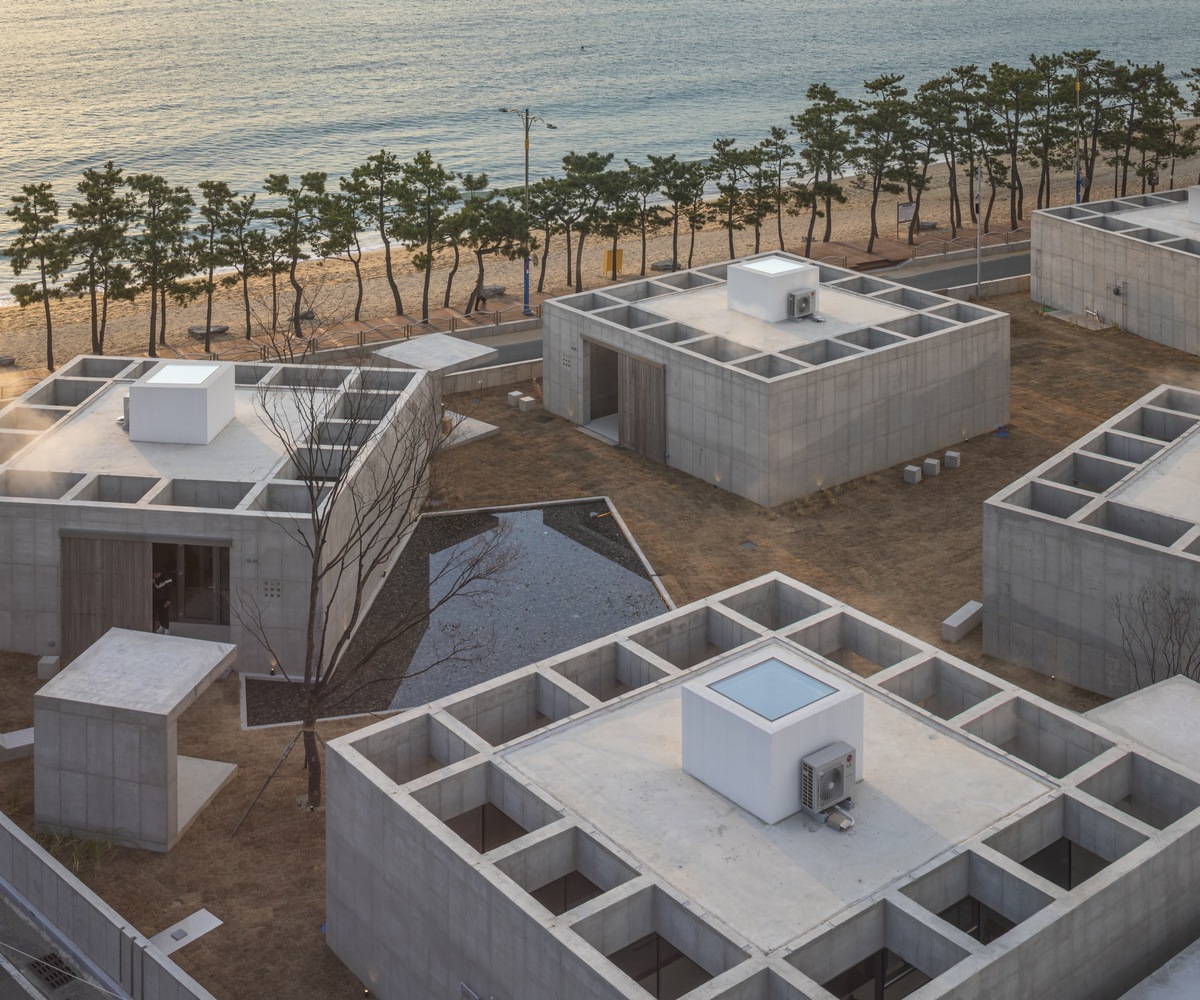 Costas Elementais na Ásia-Pacífico: Concreto reformula a casa de praia
