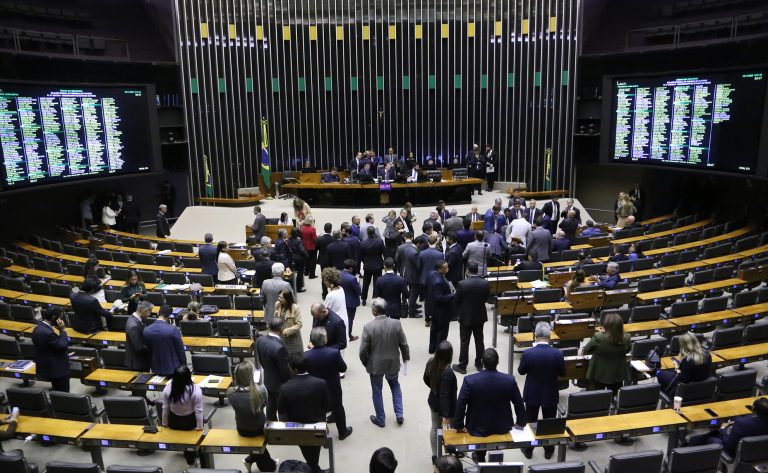 Câmara aprova projeto que autoriza governo a doar helicópteros antigos ao Paraguai e ao Uruguai – Notícias