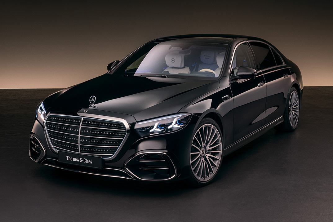 Classe S 2027 da Mercedes-Benz apresenta virabrequim V8 plano e grade estrelada iluminada