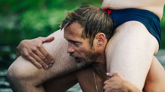 ‘Doce e terno’ ou ‘como abuso’? Por que Pillion ‘romcom’ gay BDSM está dividindo opiniões