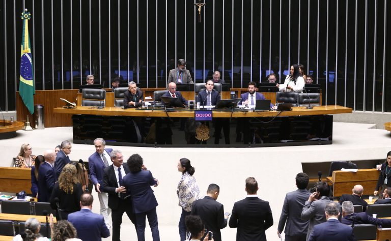 Câmara aprova regime de urgência para dez projetos – Notícias