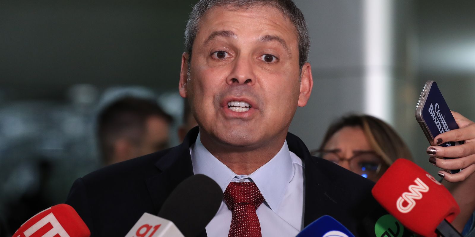 Governo deve enviar projeto para acabar com escala 6×1, diz líder