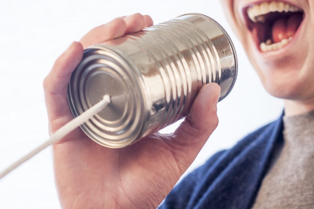 Como as pequenas empresas podem permanecer conectadas com seus clientes