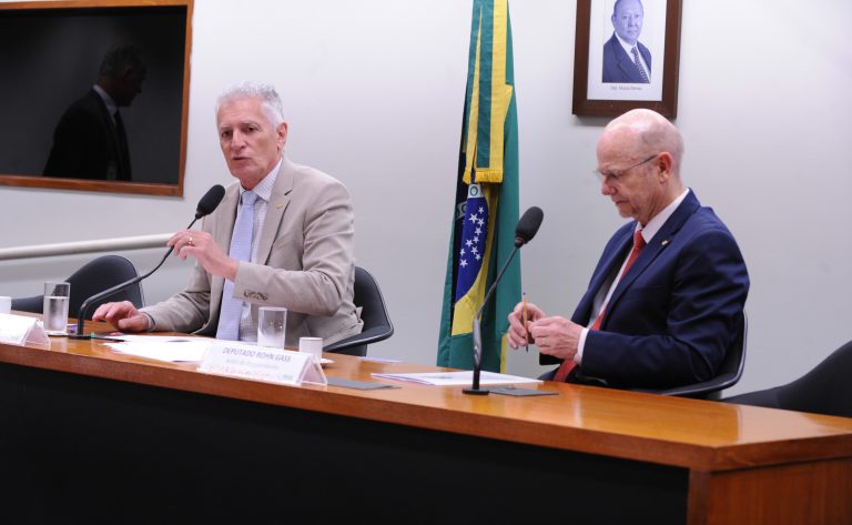 Debatedores criticam “pejotização” e alertam para perda de direitos e queda na arrecadação – Notícias