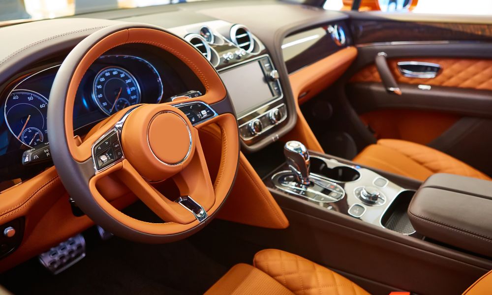 Luxo incorporado: parcerias com seguradoras de montadoras remodelam a distribuição de automóveis