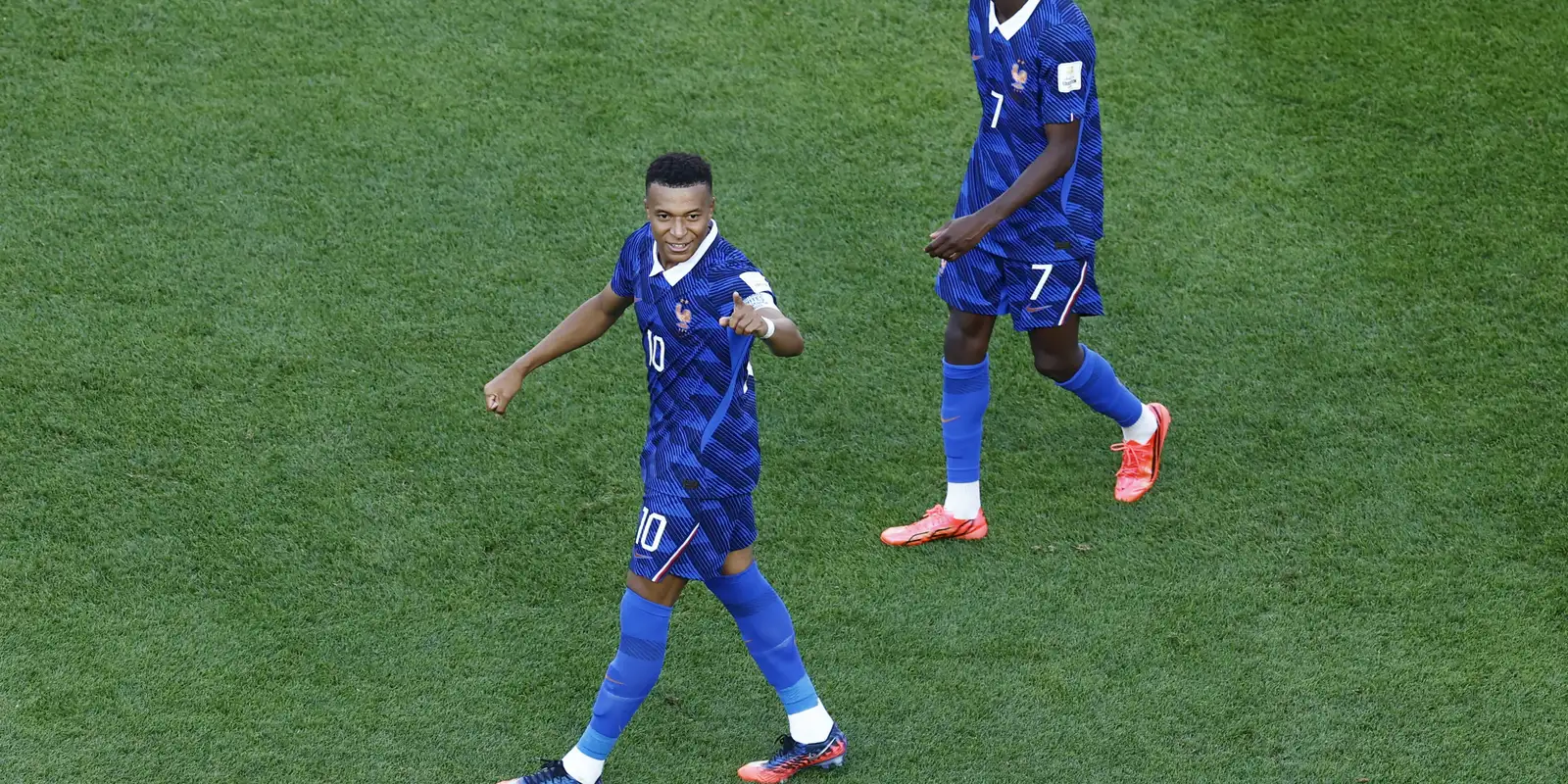 Mirando recordes de todos os tipos, França amplia status de favorita