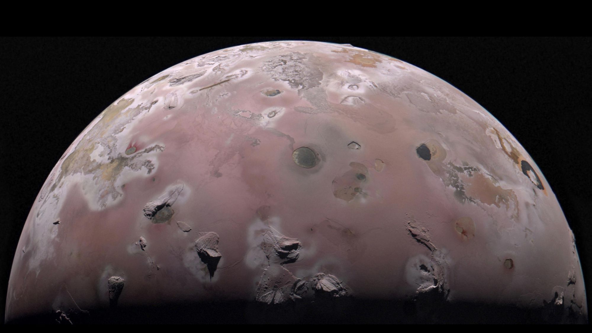 O que se esconde sob os vulcões da lua de Júpiter, Io? A sonda Juno da NASA acabou de dar uma espiada