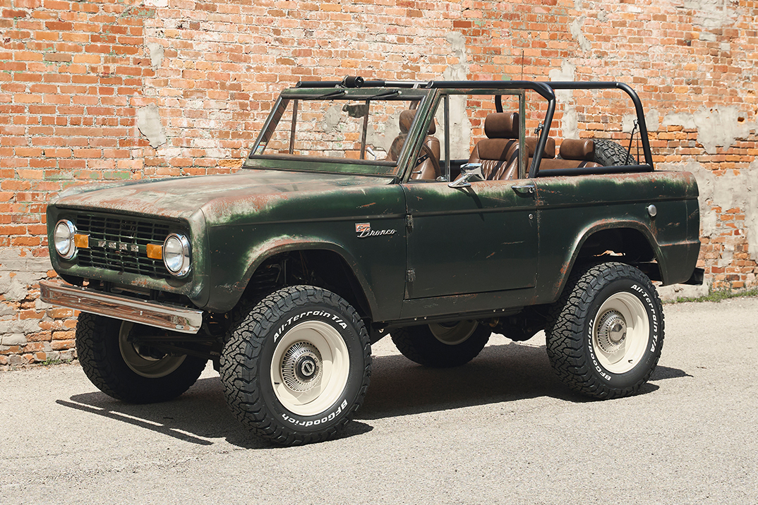 Este Bronco “Rusty” 1975 esconde um Coyote V8 de 480 HP sob toda aquela pátina