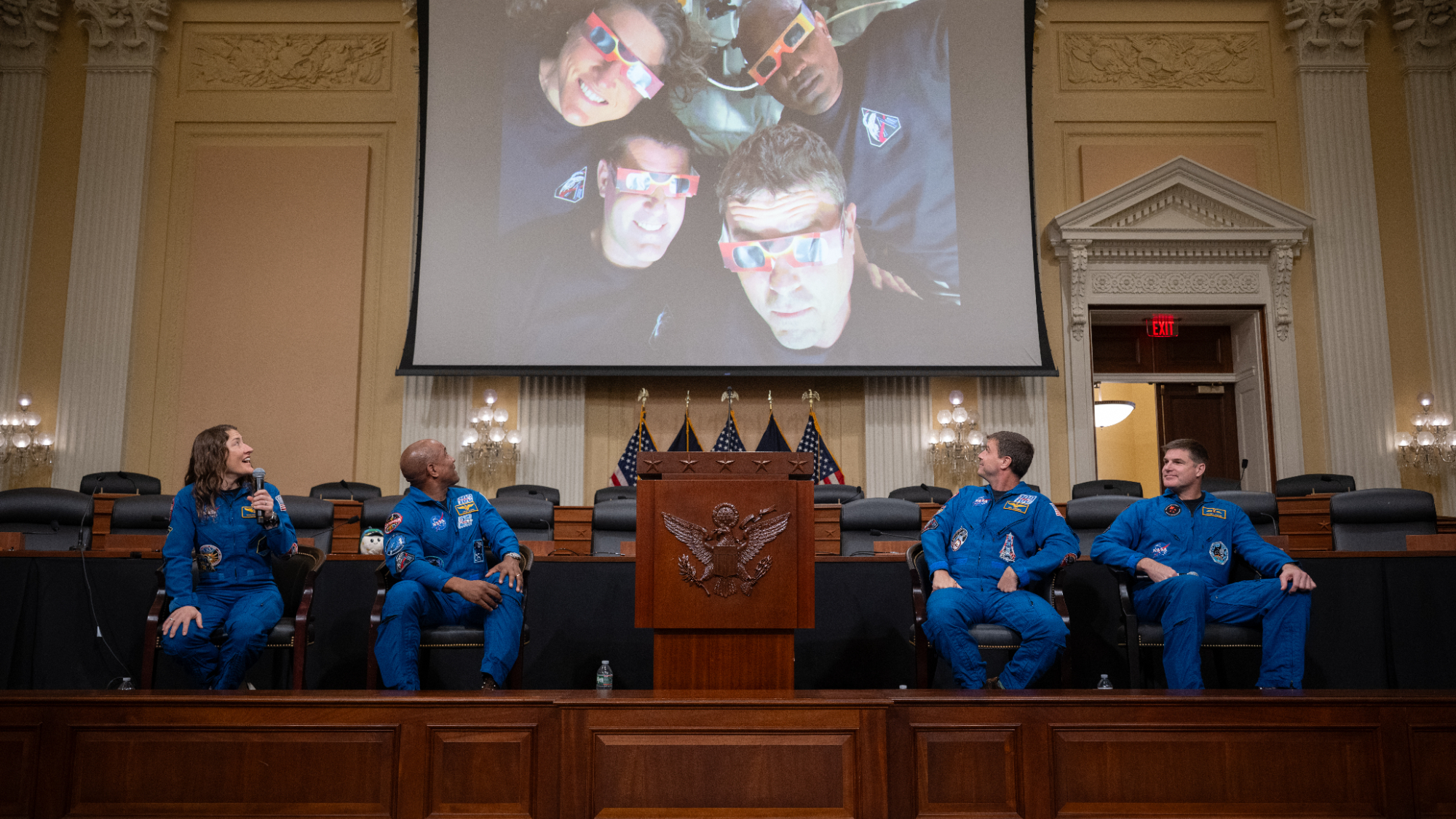Astronautas da lua Artemis visitam a foto do dia do Capitólio em 6 de julho de 2026