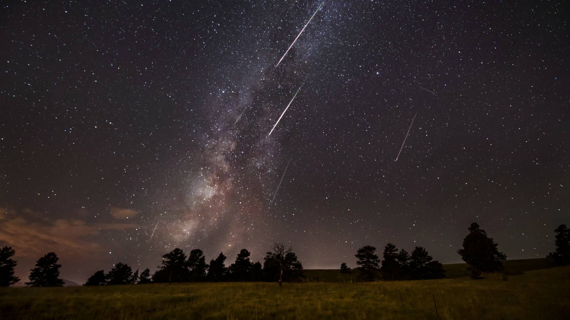 10 lugares nos EUA e Canadá para ver o eclipse solar parcial de agosto e a chuva de meteoros Perseidas em uma viagem