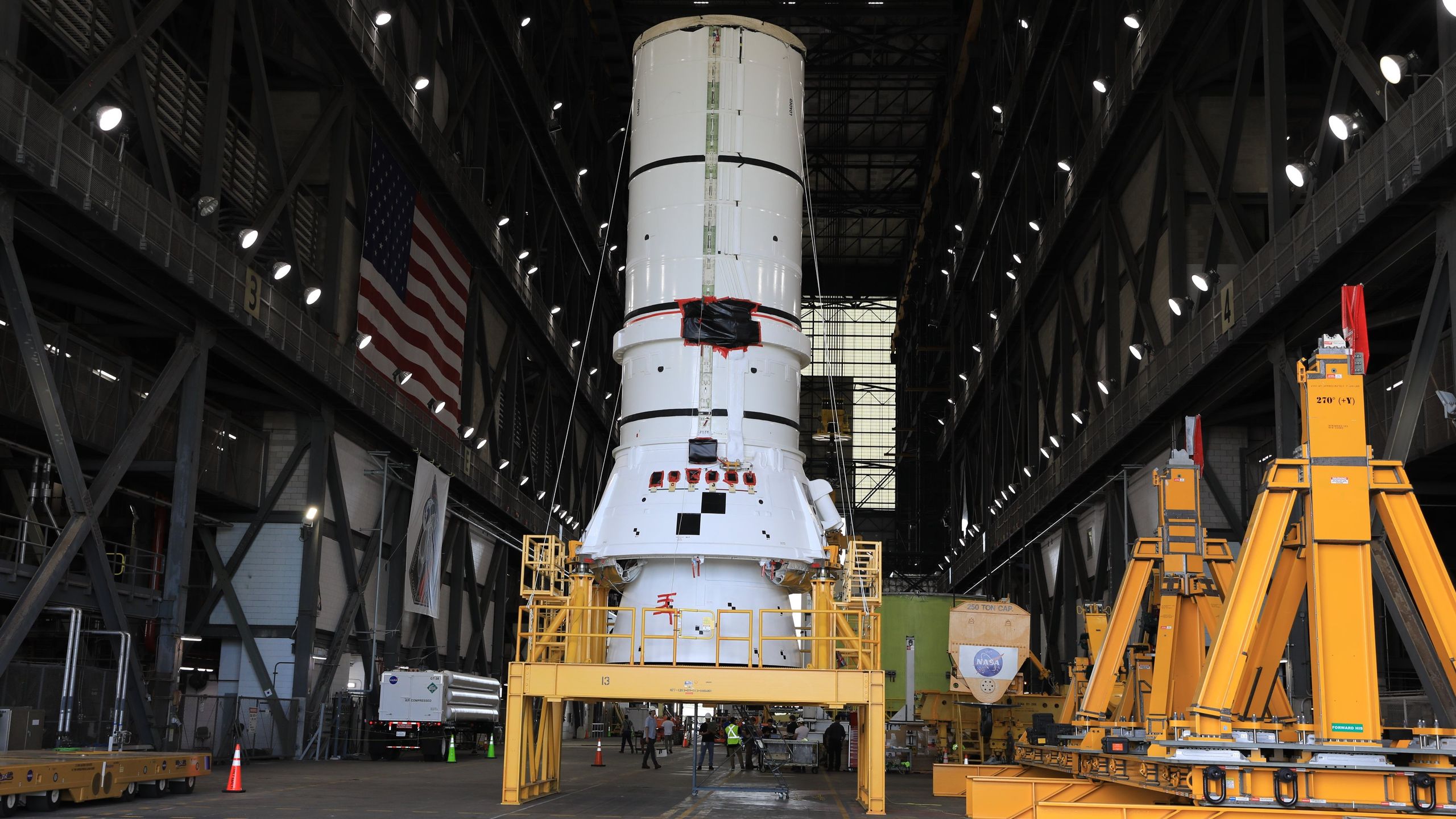 NASA começa a empilhar foguetes antes do lançamento do astronauta Artemis III em 2027 (fotos)