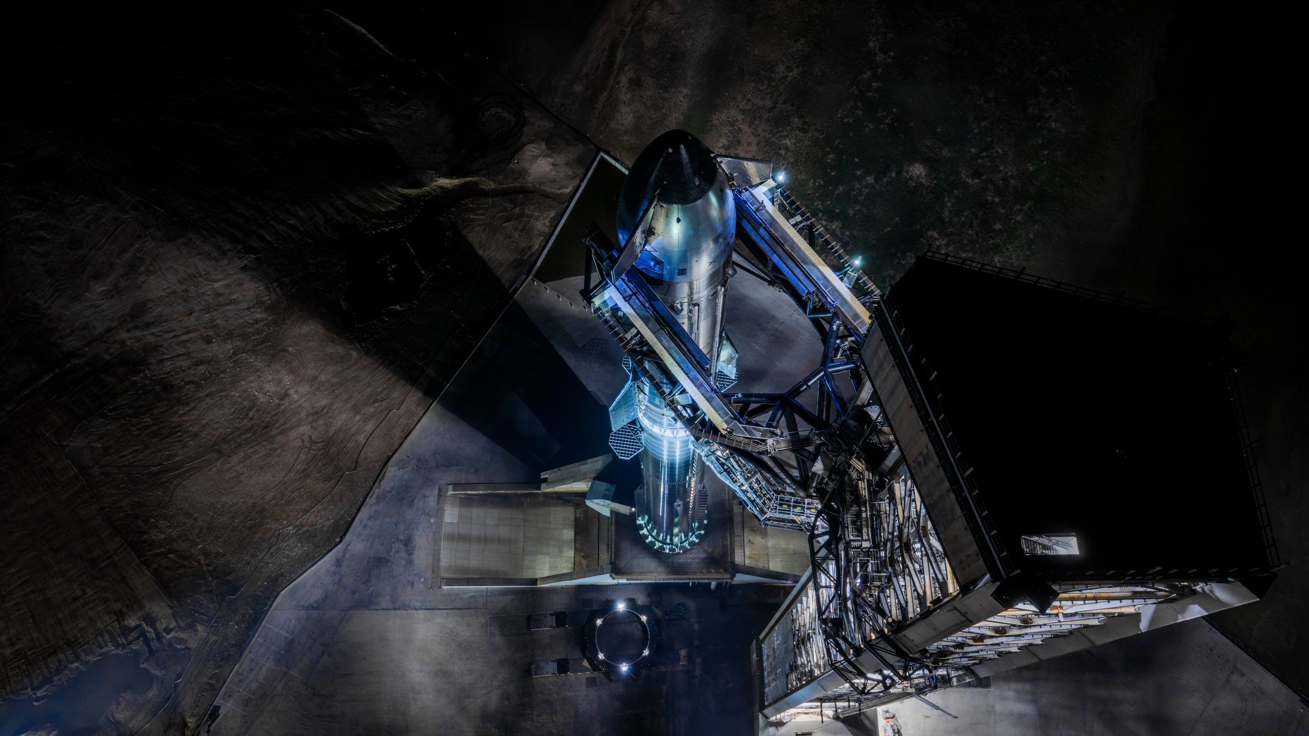 SpaceX empilha enorme foguete Starship antes do lançamento de teste do voo 13 de hoje (vídeo)