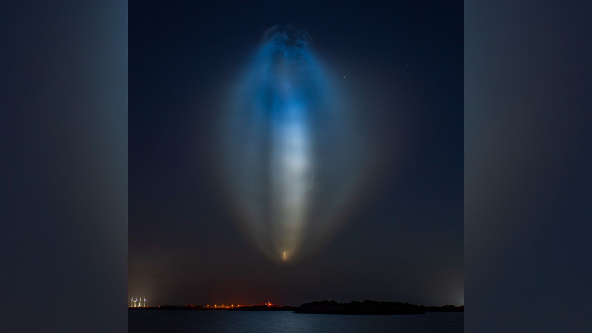 Lançamento da SpaceX cria ‘águas-vivas’ coloridas na foto do céu noturno do dia 10 de julho de 2026