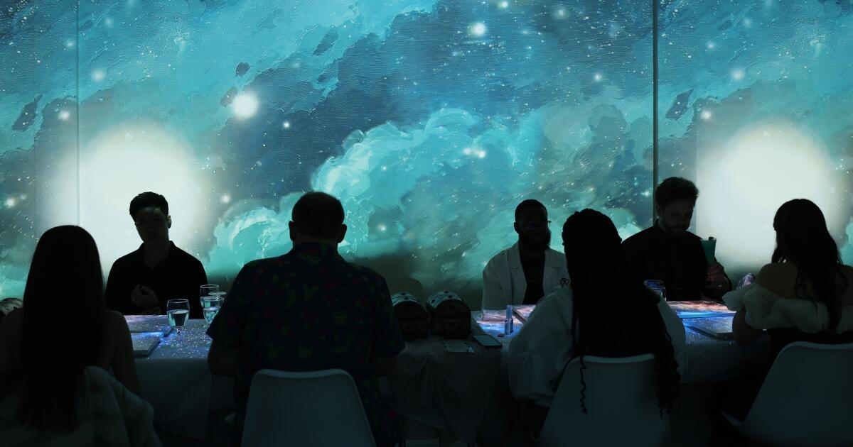 Jantares envolventes se tornam de alta tecnologia – mas será que LA vai engoli-los?