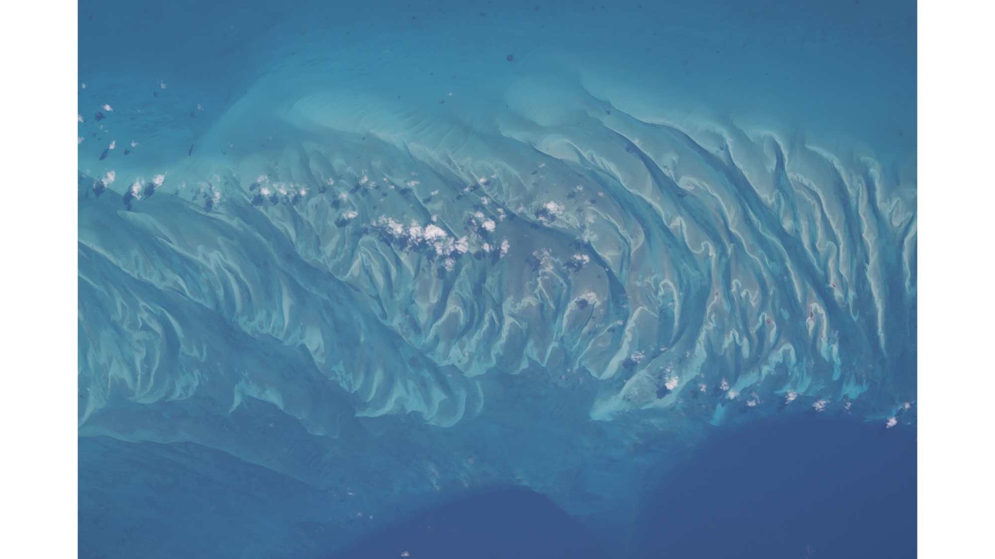 Faça uma viagem às águas azul-turquesa das Bahamas (vista do espaço) foto do dia de 9 de julho de 2026