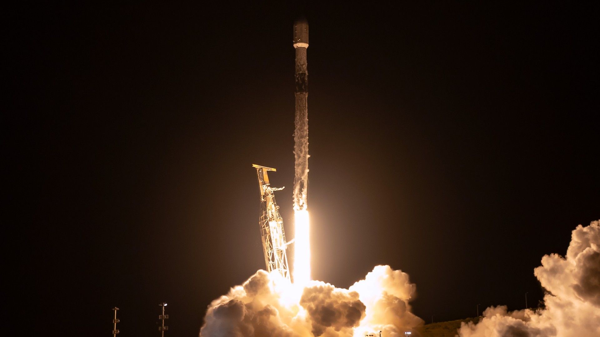 Assista ao foguete SpaceX Falcon 9 lançar 81 satélites no início de 7 de julho