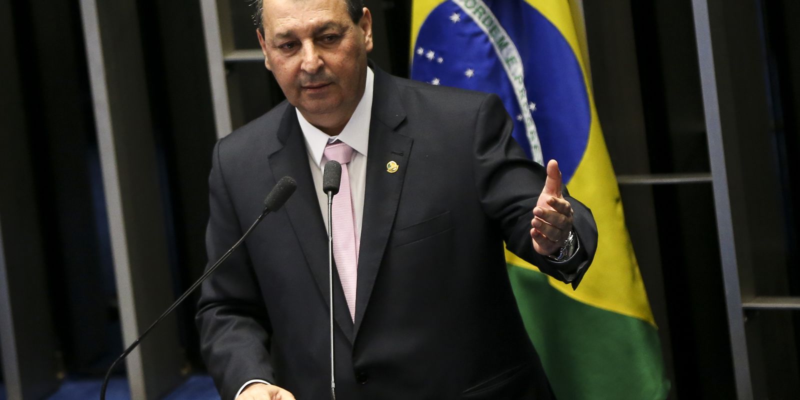 Relator da CCJ rejeita emendas da oposição que buscavam manter 6×1